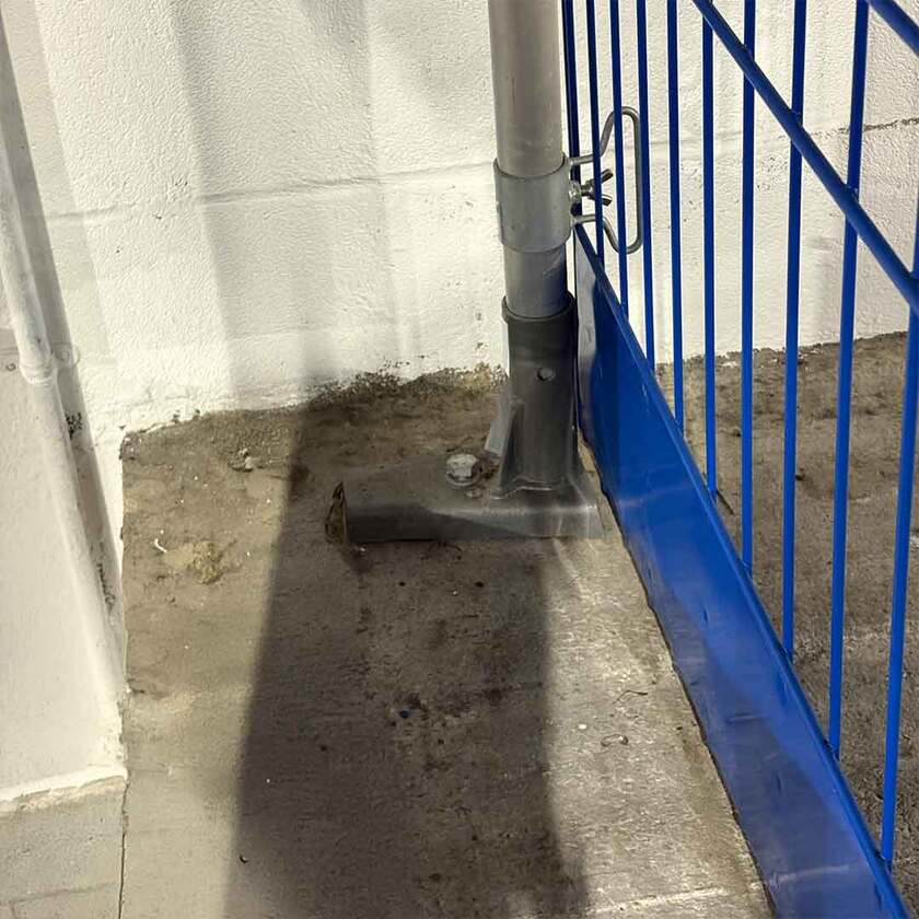 Standardfod til runde rækværksstolper 